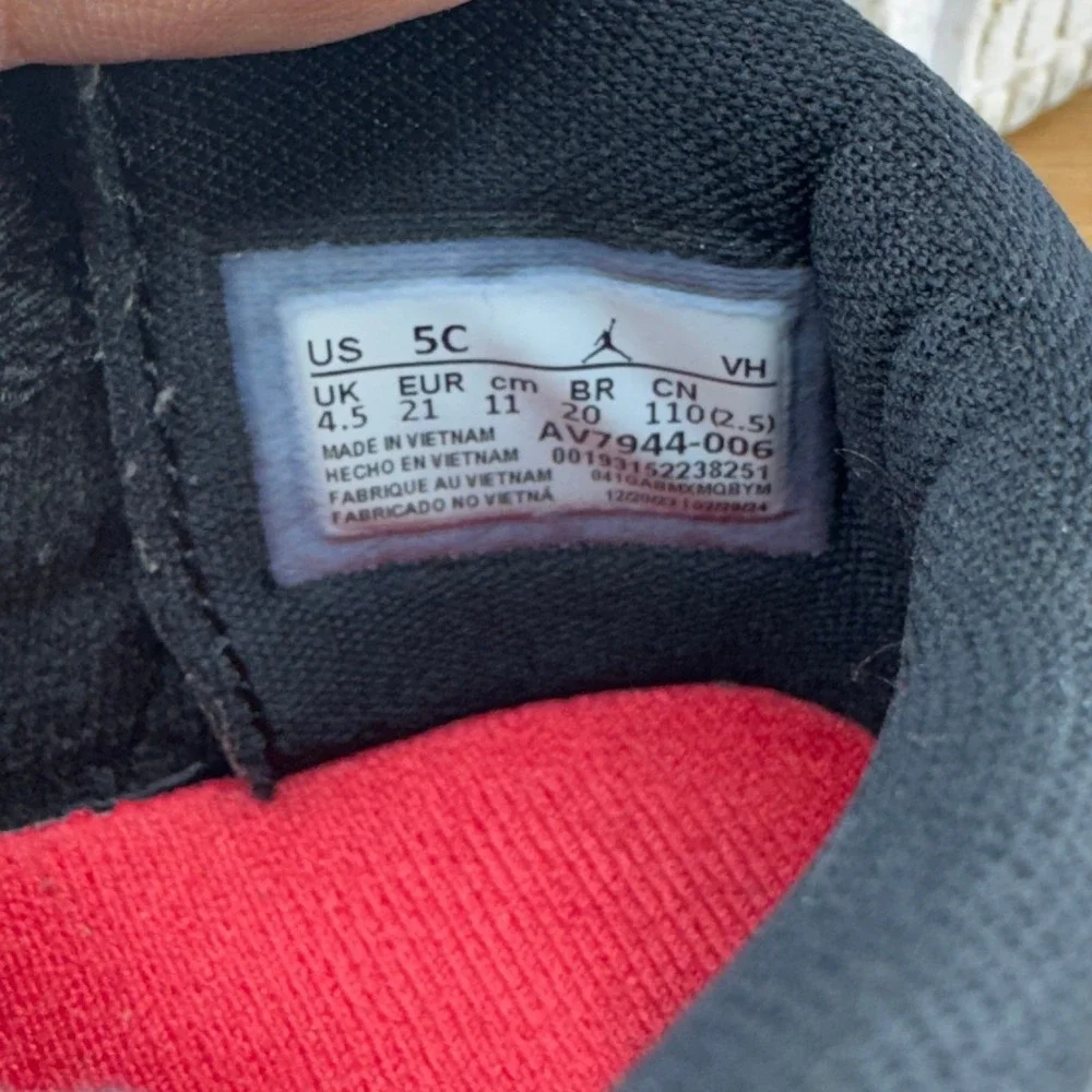 Jordan 1 Mid Toddler 5C Black Red AV7944-006 Basketball Sneakers Streetwear